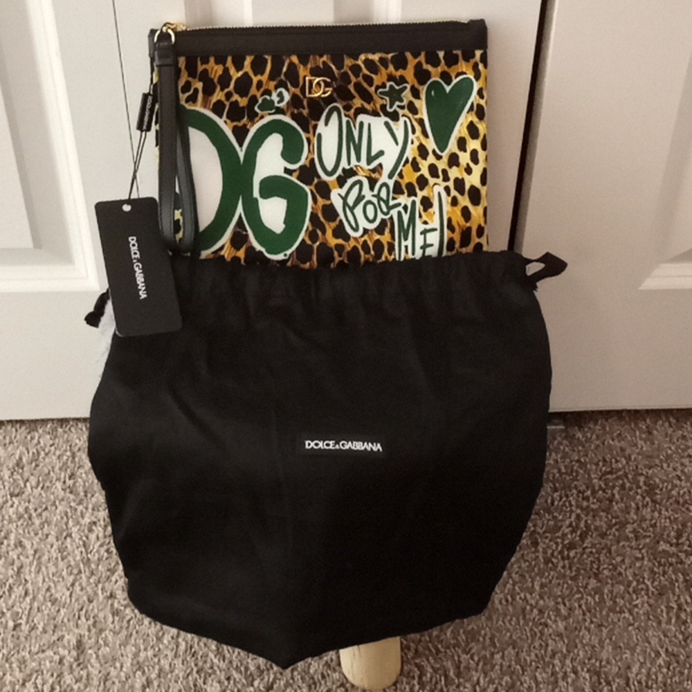 Dolce & Gabbana Exclusive Leopard Print Zipped Pouch